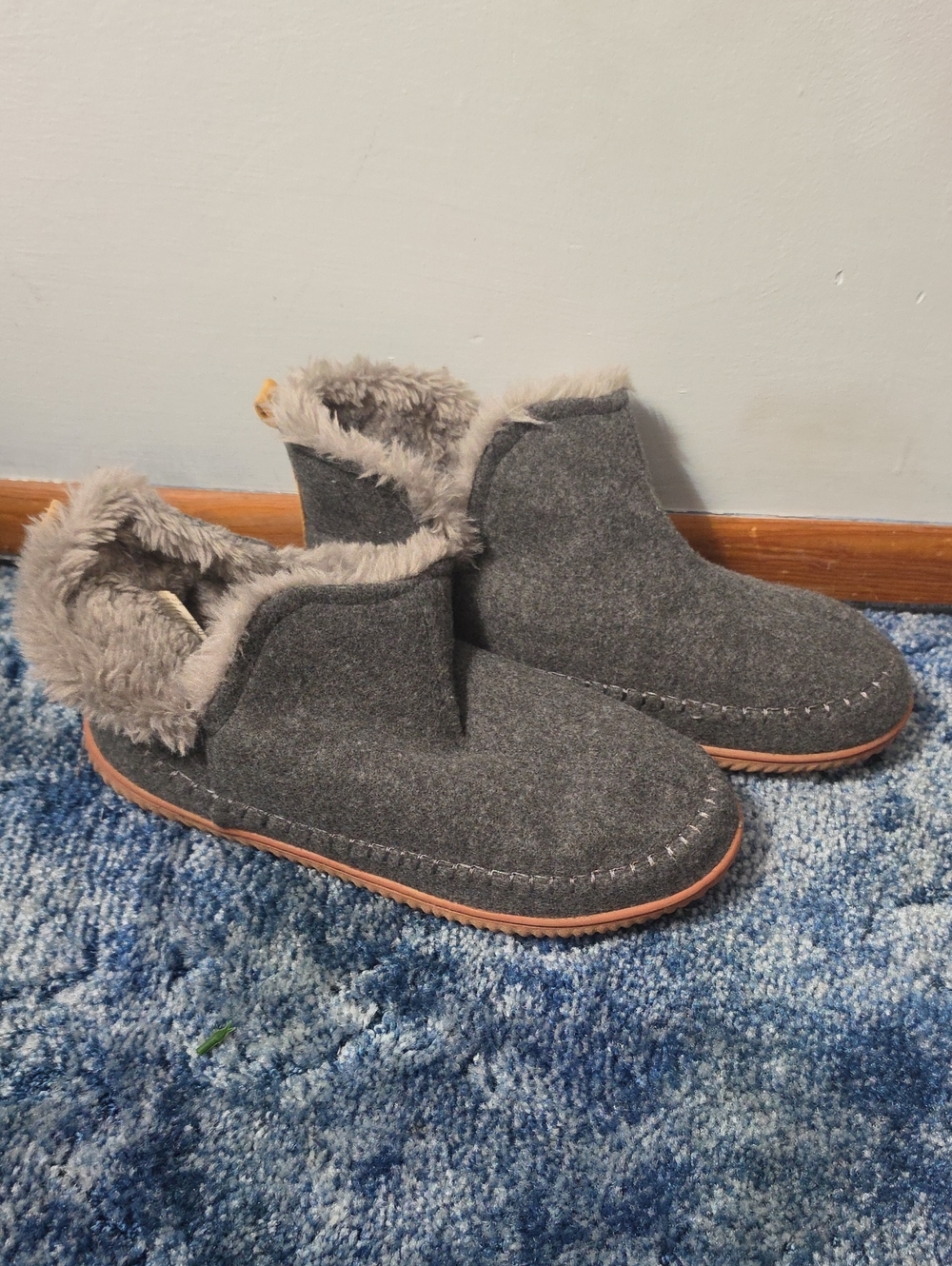 dearfoams Gray Felt Faux-Fur Cuffed Slip-On Loafers